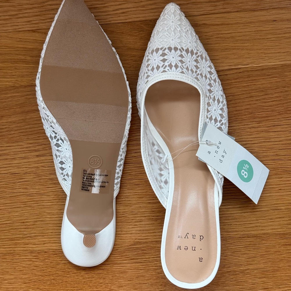 A New Day Women's White Lace Kitten Heels
